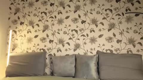 Aura online show from December 2025 04:42:02 AM