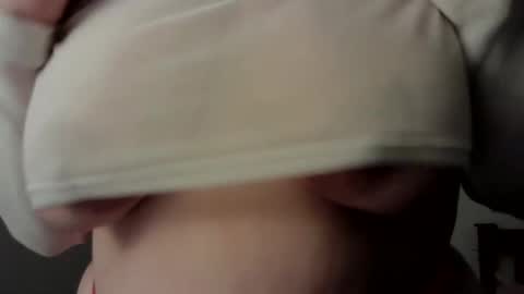 lustytits85 online show from September 2025 01:24:01 PM