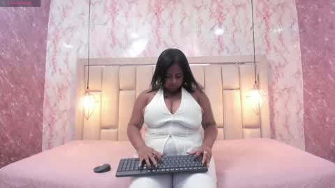 Snapshot of luu_adams chatting on April 2026 07:23:01 PM Luu online show from April 2026 07:23:01 PM