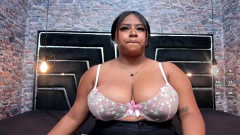 Snapshot of luu_adams chatting on May 2026 07:55:02 PM Luu online show from May 2026 07:55:02 PM