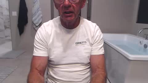 luv_missle online show from April 2026 06:38:01 AM