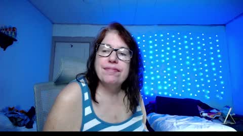 Snapshot of luvely_gurl chatting on December 2024 09:24:01 PM Shauna online show from December 2024 09:24:01 PM