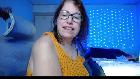 Snapshot of luvely_gurl chatting on December 2024 06:33:01 AM Shauna online show from December 2024 06:33:01 AM