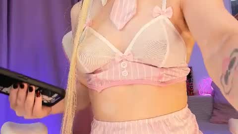 Snapshot of luvienne_sweet chatting on June 2026 01:41:01 AM Luvienne Belle online show from June 2026 01:41:01 AM