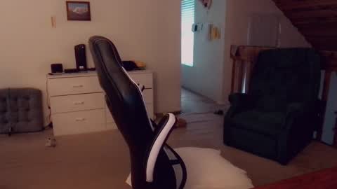 Snapshot of luvs2bbritney chatting on February 2025 10:15:02 PM Britney online show from February 2025 10:15:02 PM