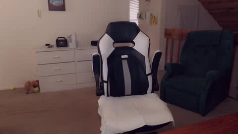 Snapshot of luvs2bbritney chatting on September 2025 04:29:01 PM Britney online show from September 2025 04:29:01 PM