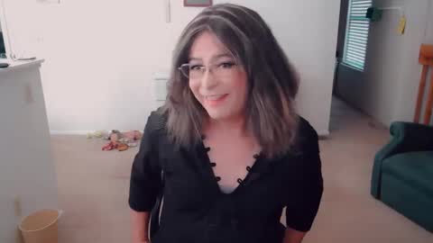 Snapshot of luvs2bbritney chatting on October 2025 05:24:02 PM Britney online show from October 2025 05:24:02 PM