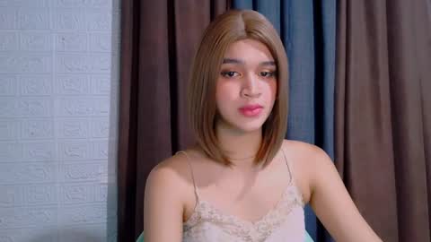 queen lux online show from April 2026 03:36:02 AM