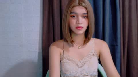 queen lux online show from April 2026 06:58:01 AM