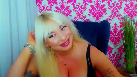 Snapshot of luxuriaaa chatting on December 2024 03:22:01 PM Luxuriaa online show from December 2024 03:22:01 PM