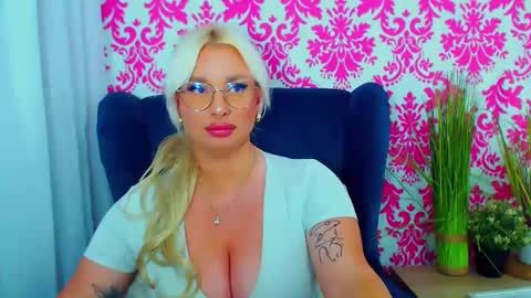 Snapshot of luxuriaaa chatting on December 2024 06:05:02 PM Luxuriaa online show from December 2024 06:05:02 PM