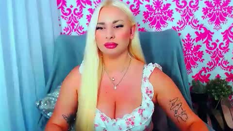 Snapshot of luxuriaaa chatting on September 2025 07:24:02 PM Luxuriaa online show from September 2025 07:24:02 PM