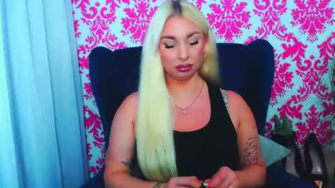 Snapshot of luxuriaaa chatting on October 2025 07:24:02 PM Luxuriaa online show from October 2025 07:24:02 PM