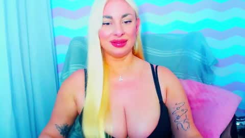Snapshot of luxuriaaa chatting on June 2026 05:55:01 PM Luxuriaa online show from June 2026 05:55:01 PM