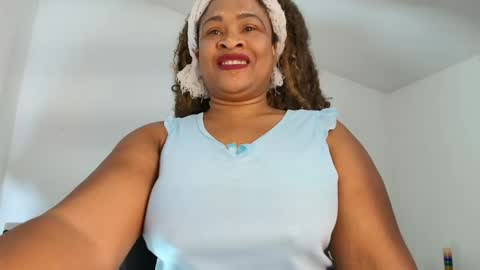 Snapshot of luxy_benet chatting on March 2026 09:12:02 AM Big Benet online show from March 2026 09:12:02 AM
