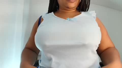 Snapshot of luxy_benet chatting on April 2026 08:15:01 AM Big Benet online show from April 2026 08:15:01 AM