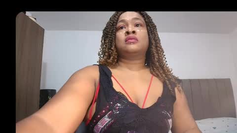Snapshot of luxy_benet chatting on June 2026 10:18:02 AM Big Benet online show from June 2026 10:18:02 AM