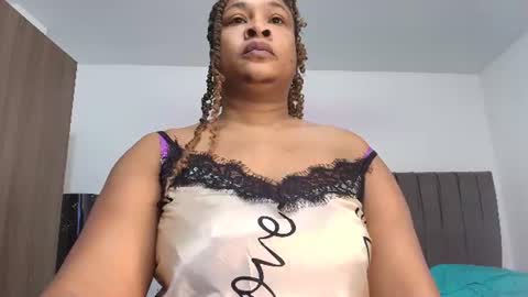 Snapshot of luxy_benet chatting on June 2026 12:07:01 PM Big Benet online show from June 2026 12:07:01 PM