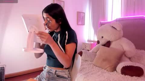 lya_brown online show from November 2025 01:48:01 PM