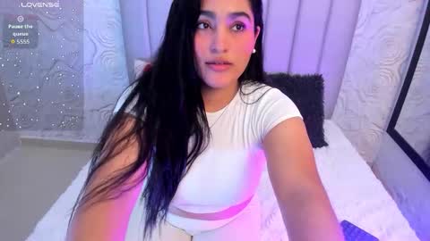 Snapshot of lya_dubois_ chatting on February 2026 09:33:01 PM LYA DUBOIS online show from February 2026 09:33:01 PM