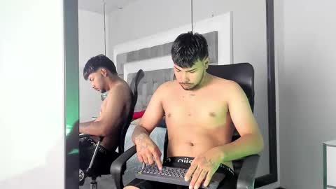 lyam_saenz online show from November 2025 07:45:01 PM