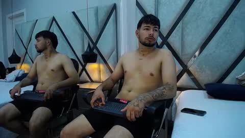 lyam_saenz online show from November 2025 04:01:02 AM