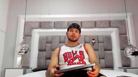 lyam_saenz online show from November 2025 09:15:02 PM