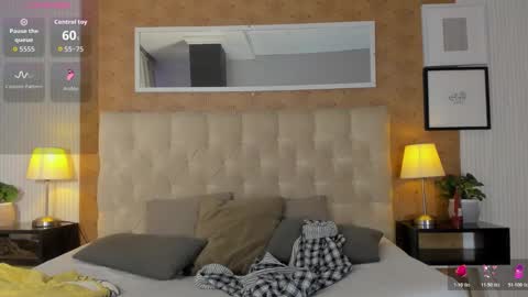 Lyan online show from November 2025 07:45:02 PM