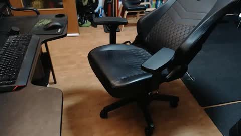 lycraboy123 online show from April 2026 06:18:01 AM