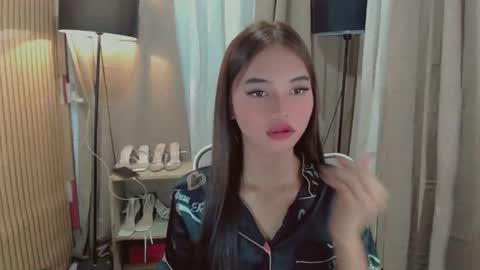 Snapshot of lykaloops chatting on May 2026 05:08:01 PM LYKA LOOPS online show from May 2026 05:08:01 PM