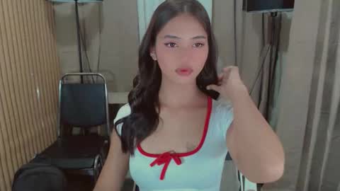 Snapshot of lykaloops chatting on May 2026 05:31:02 PM LYKA LOOPS online show from May 2026 05:31:02 PM
