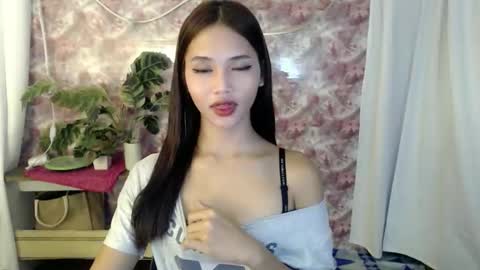 Snapshot of lykaloops chatting on June 2026 03:58:01 PM LYKA LOOPS online show from June 2026 03:58:01 PM