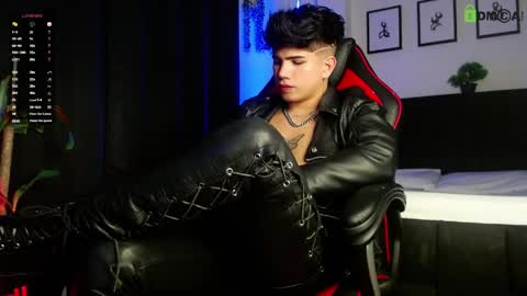 Snapshot of lylebennett_ chatting on May 2026 11:16:02 AM Lyle Bennett Freelance Model online show from May 2026 11:16:02 AM