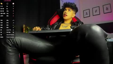 Snapshot of lylebennett_ chatting on July 2026 03:39:02 PM Lyle Bennett Freelance Model online show from July 2026 03:39:02 PM