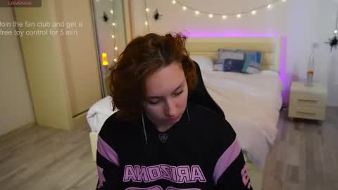 Lylian online show from October 2025 07:01:01 AM