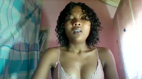 lyndah19 online show from December 2025 09:49:01 AM