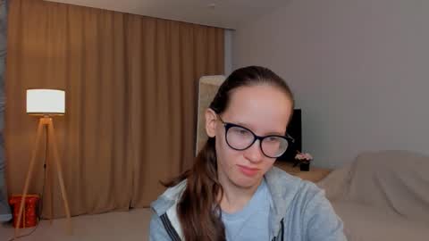 Sara online show from September 2025 04:07:02 PM