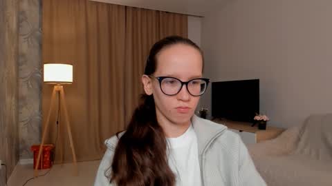 Sara online show from September 2025 04:18:01 PM