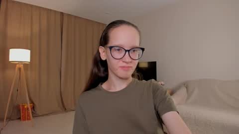 Sara online show from October 2025 04:15:02 PM