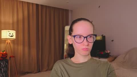 Sara online show from November 2025 04:33:01 PM