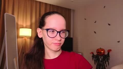 Sara online show from November 2025 04:19:02 PM