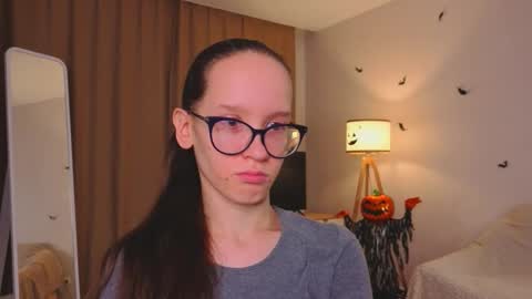 Sara online show from November 2025 04:20:01 PM