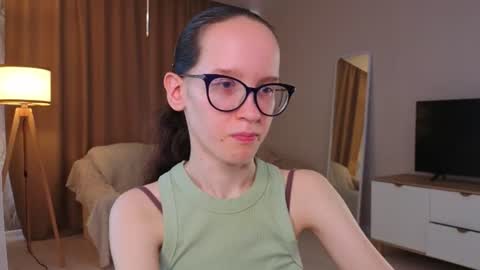 Snapshot of lynettebails chatting on July 2026 04:13:01 PM Sara online show from July 2026 04:13:01 PM