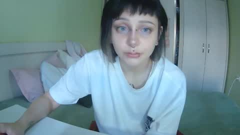 Snapshot of lynncottingham chatting on September 2025 10:18:01 AM Kira online show from September 2025 10:18:01 AM