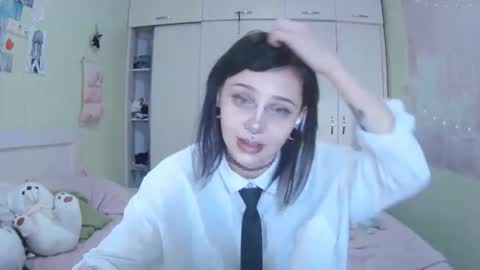 Snapshot of lynncottingham chatting on October 2025 10:24:01 AM Kira online show from October 2025 10:24:01 AM