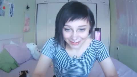 Snapshot of lynncottingham chatting on October 2025 09:20:01 AM Kira online show from October 2025 09:20:01 AM