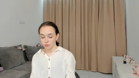 Snapshot of lynseyolstad chatting on April 2026 06:34:01 PM Lynsey online show from April 2026 06:34:01 PM