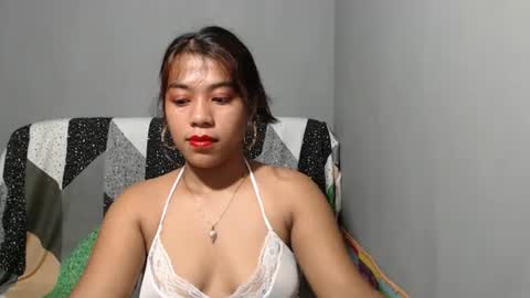 Snapshot of lynskaye2005 chatting on June 2026 08:33:01 PM Lyn online show from June 2026 08:33:01 PM