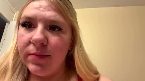 Snapshot of m1lf19 chatting on April 2026 09:04:01 PM m1lf19 online show from April 2026 09:04:01 PM