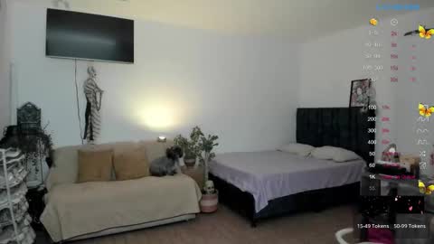 maaddy_ online show from October 2025 02:58:02 AM